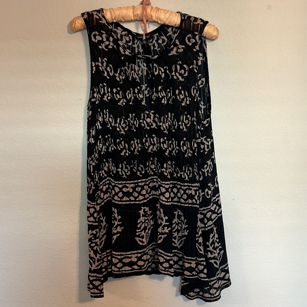 Lucky Brand printed black cutout tunic tank top, size large - Picture 3 of 8